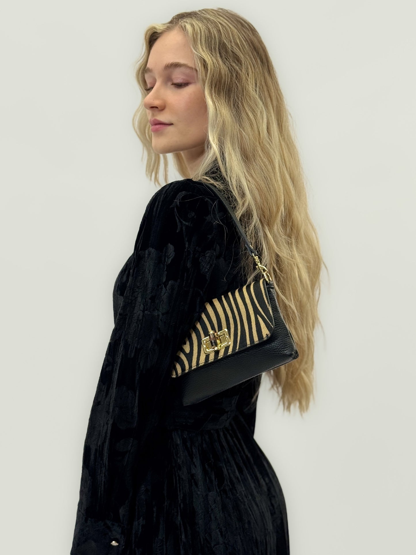 Dorotea – Borsa Elegante Con Fantasia Ricercata E Chiusura Sicura