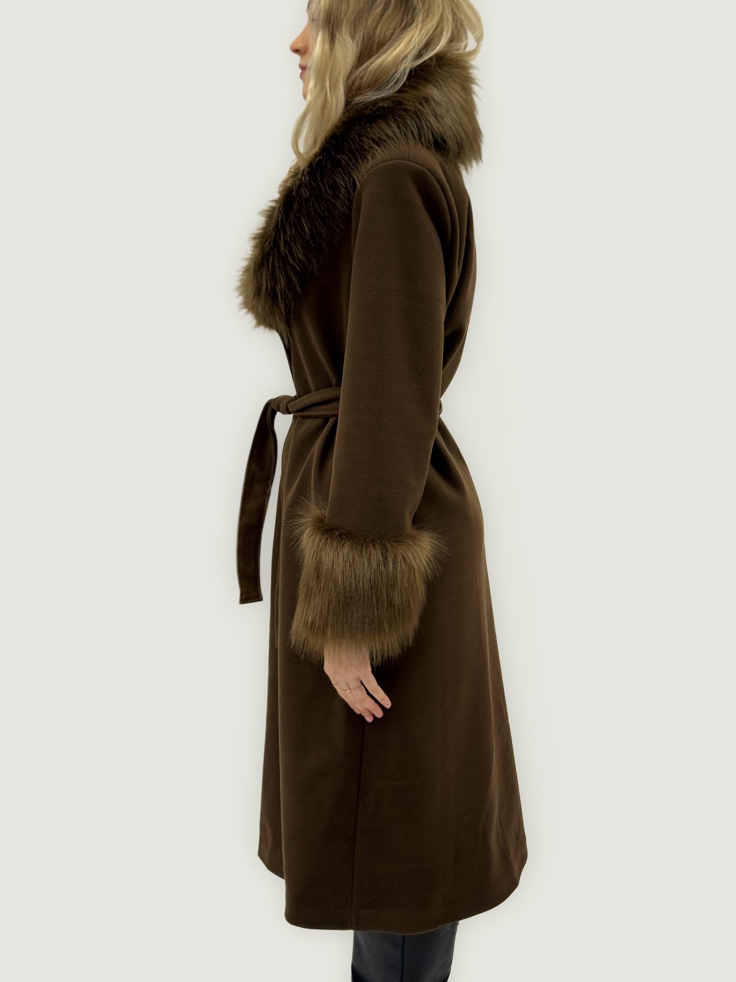 Riviera – Cappotto Lungo con Collo e Polsini Morbidi