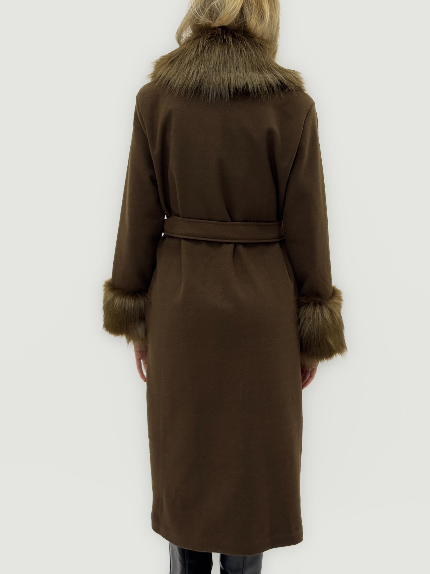 Riviera – Cappotto Lungo con Collo e Polsini Morbidi