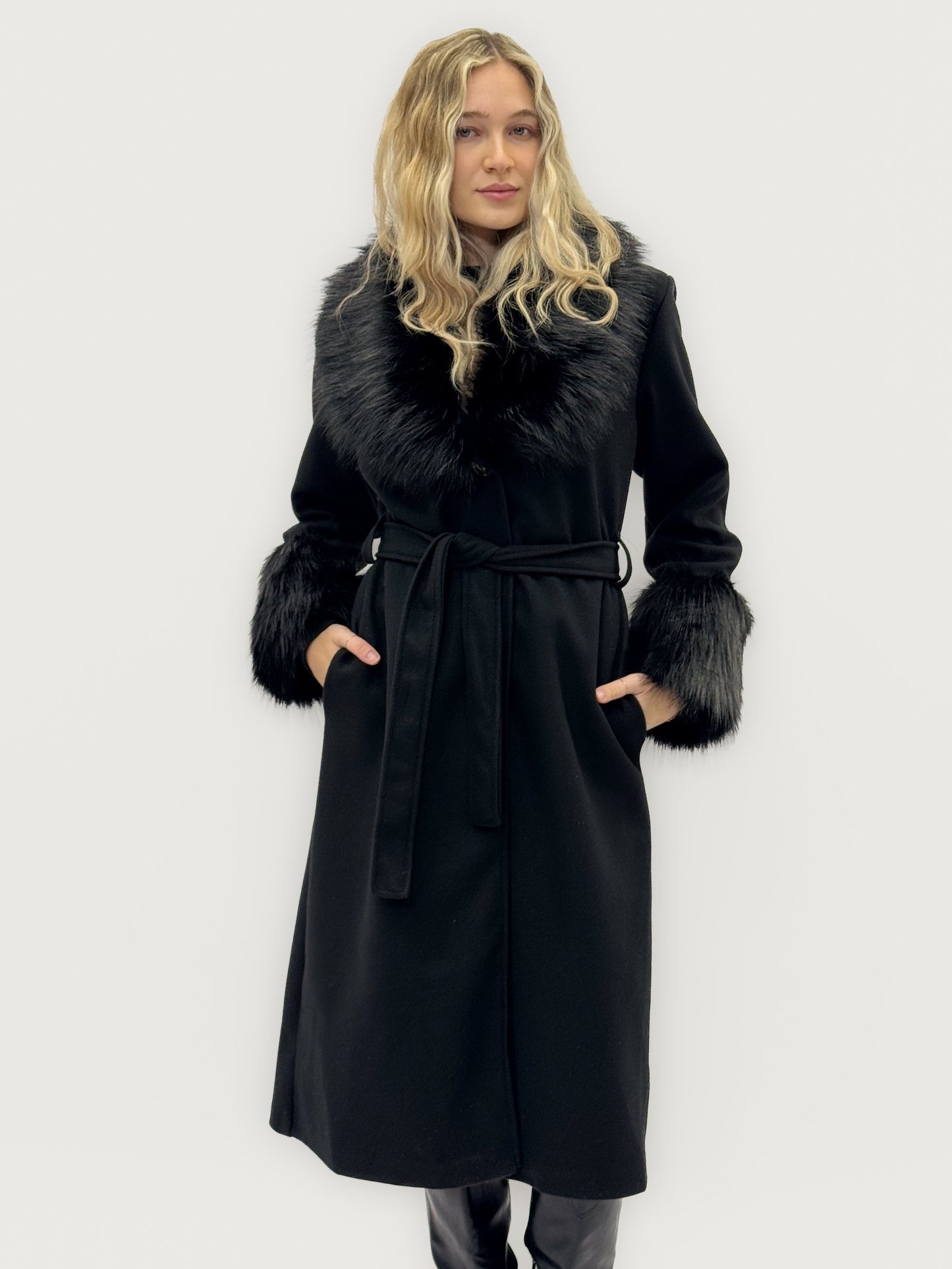 Riviera – Cappotto Lungo con Collo e Polsini Morbidi