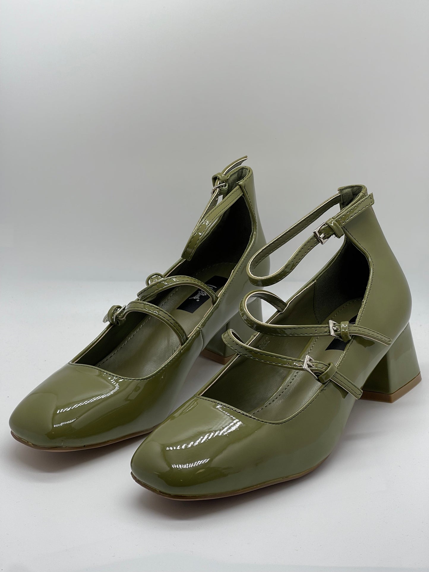 Guendalina – Scarpe Con Tacco E Fibbie Per Un Look Sofisticato
