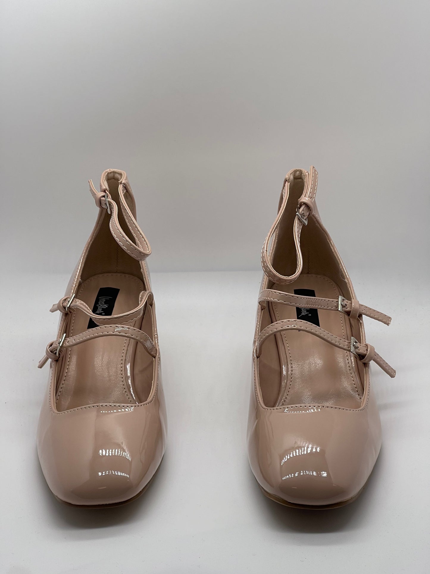 Guendalina – Scarpe Con Tacco E Fibbie Per Un Look Sofisticato