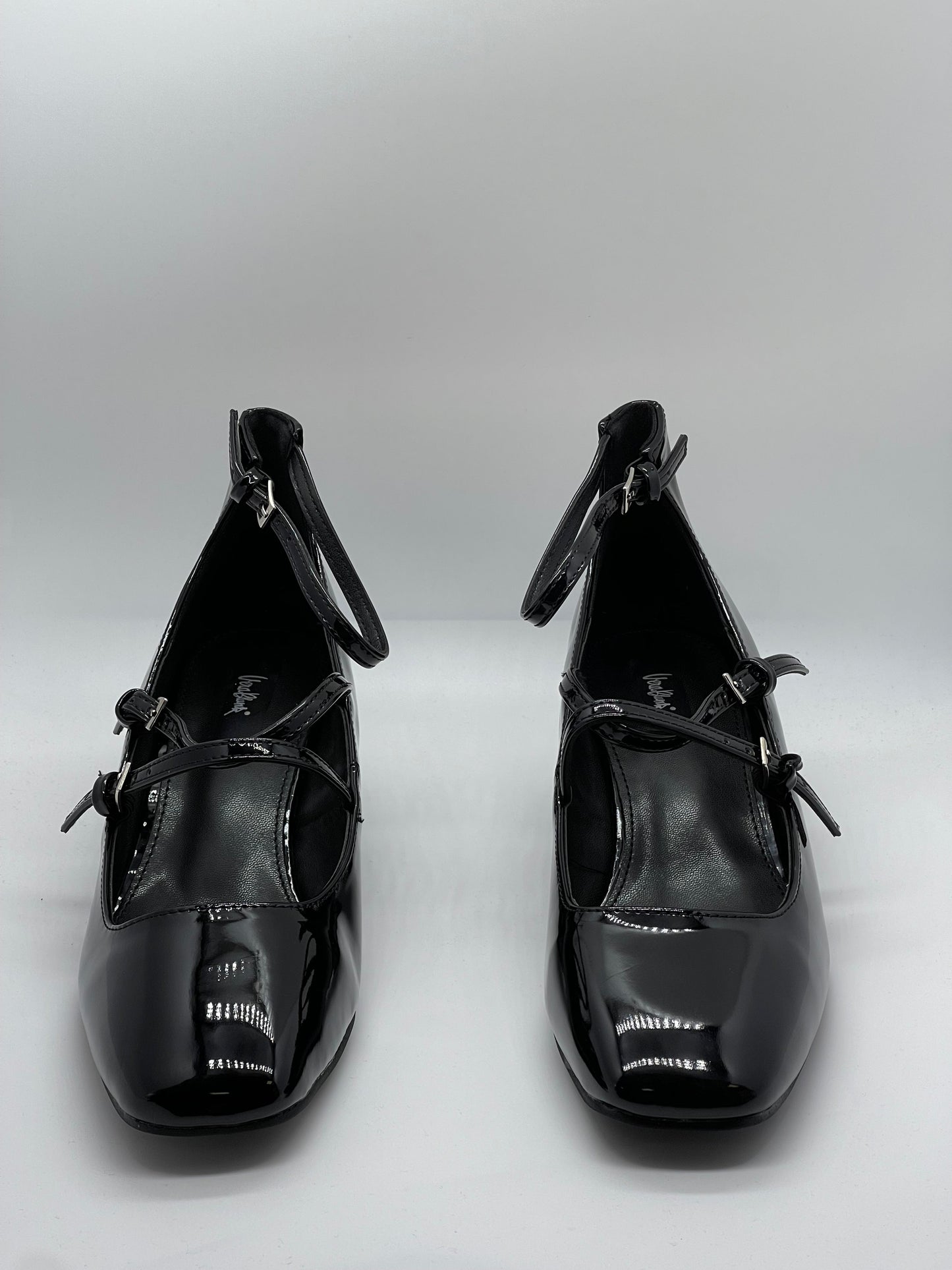 Guendalina – Scarpe Con Tacco E Fibbie Per Un Look Sofisticato