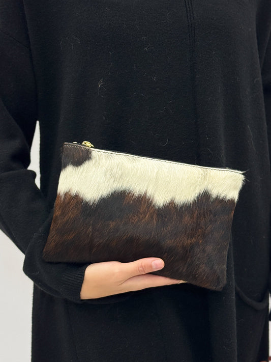 Dora – Pochette Media Elegante Con Rifiniture Di Pregio