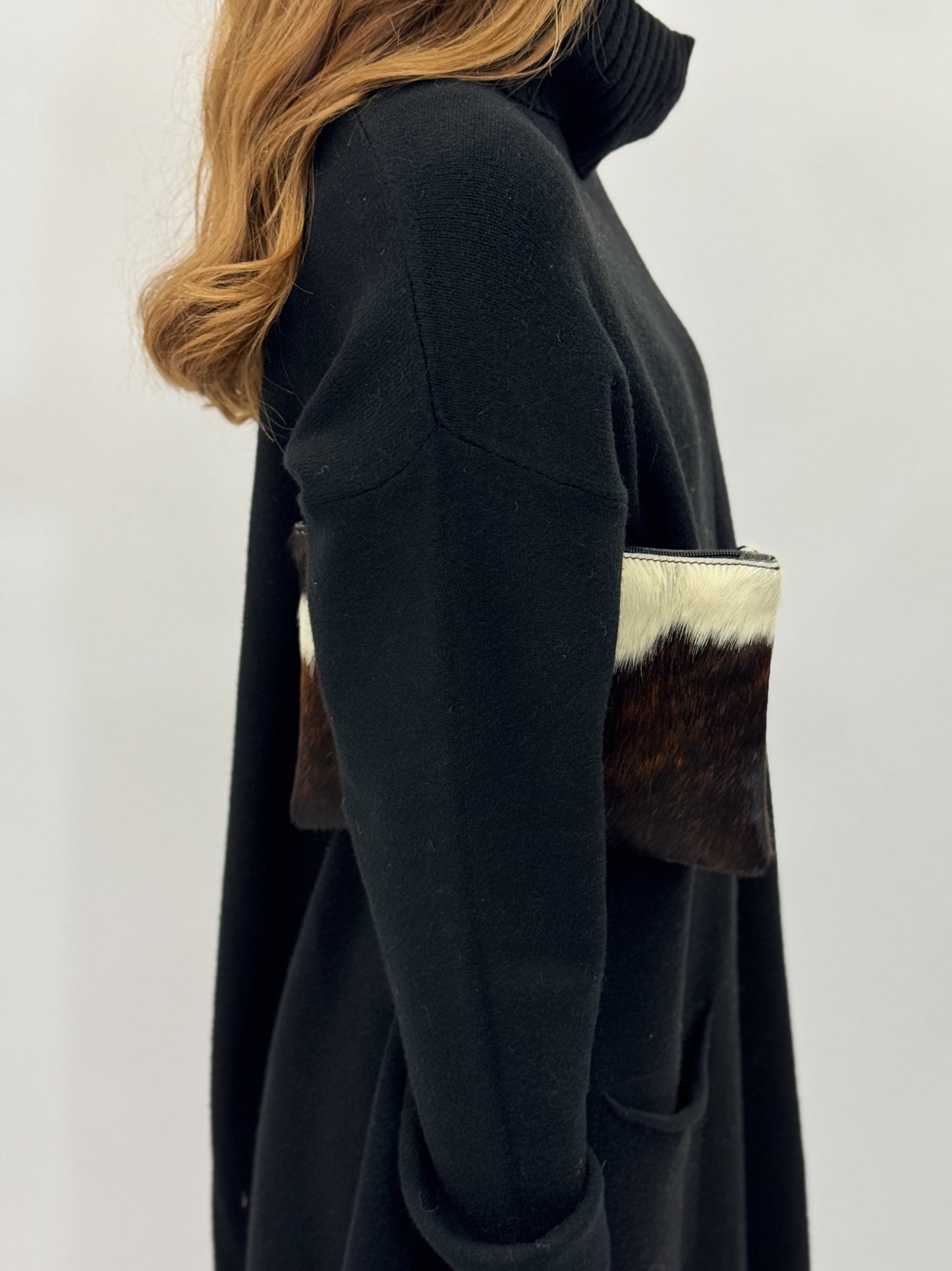 Dora – Pochette Media Elegante Con Rifiniture Di Pregio