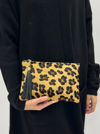 Dora – Pochette Media Elegante Con Rifiniture Di Pregio