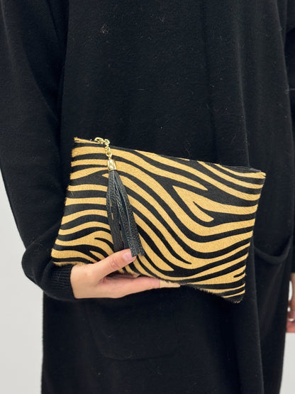 Dora – Pochette Media Elegante Con Rifiniture Di Pregio