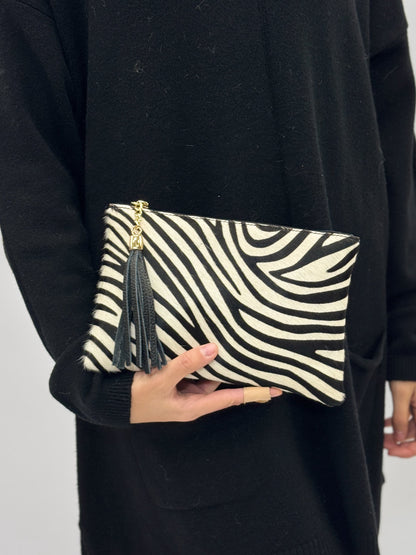 Dora – Pochette Media Elegante Con Rifiniture Di Pregio