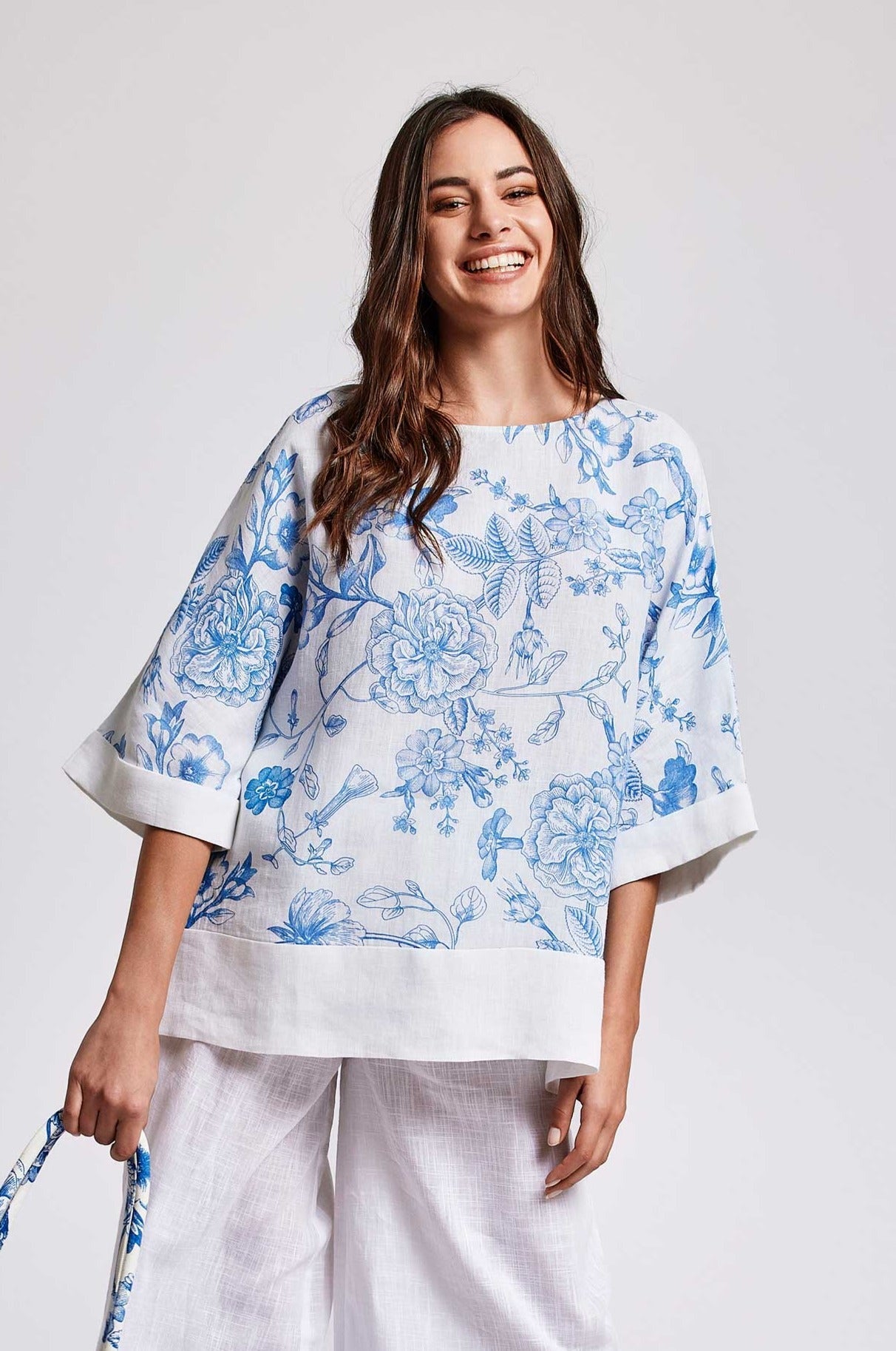 Jasmine – Blusa Fantasia Floreale Fresca e Femminile 3