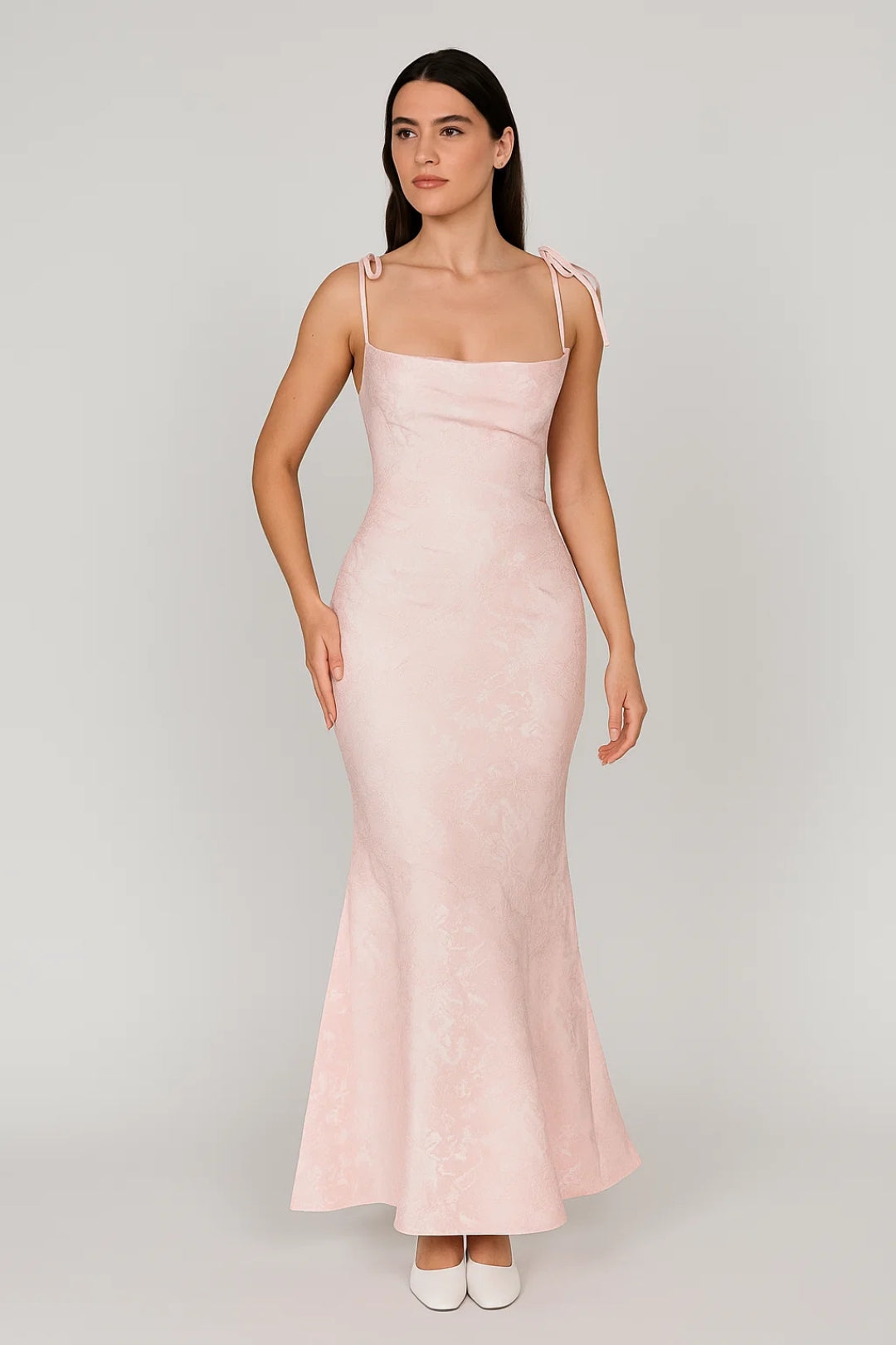 Jenna – Abito Lungo Jacquard Floreale con Spalline Rosa