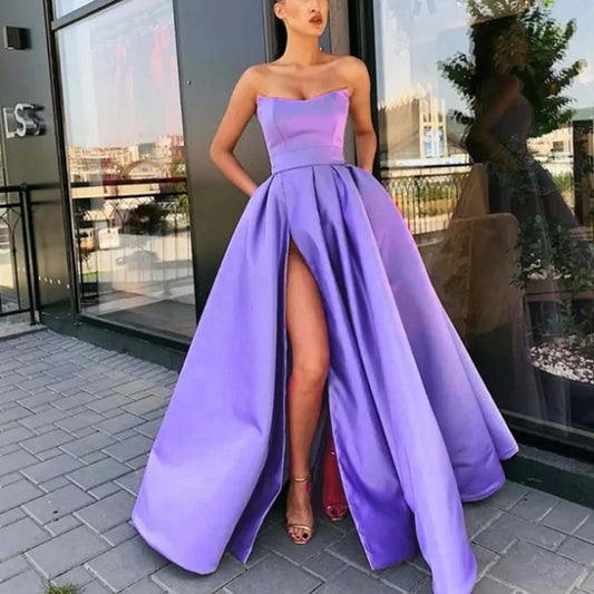 Kristina – Abito Lungo Elegante Senza Spalline con Spacco Alto Viola
