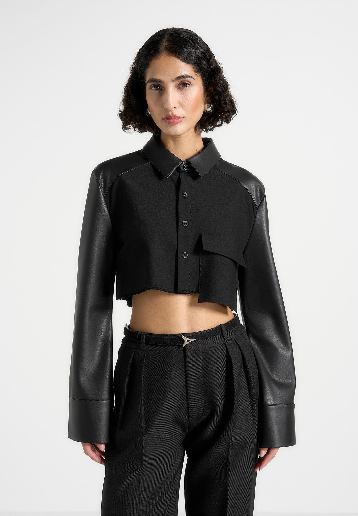 Roberta - Camicia corta donna contrasto nero moderna