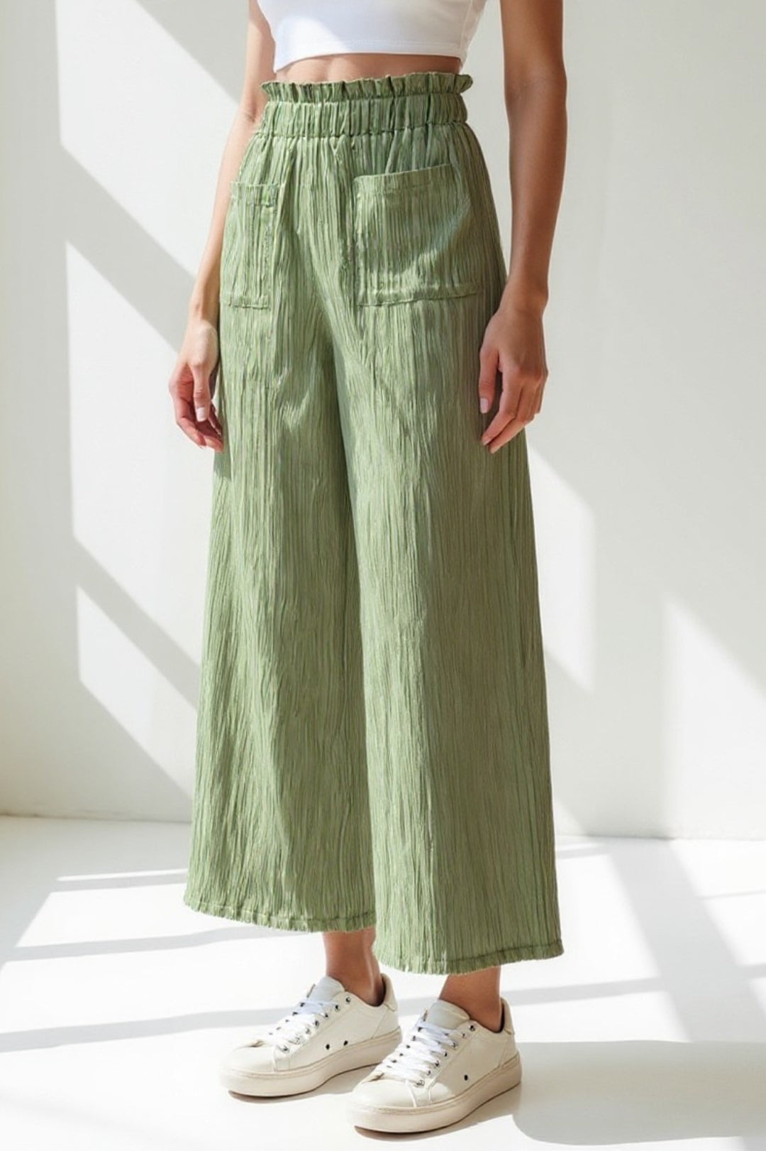 Veronica – Pantaloni Ampi in Tessuto Goffrato Vita Alta Donna
