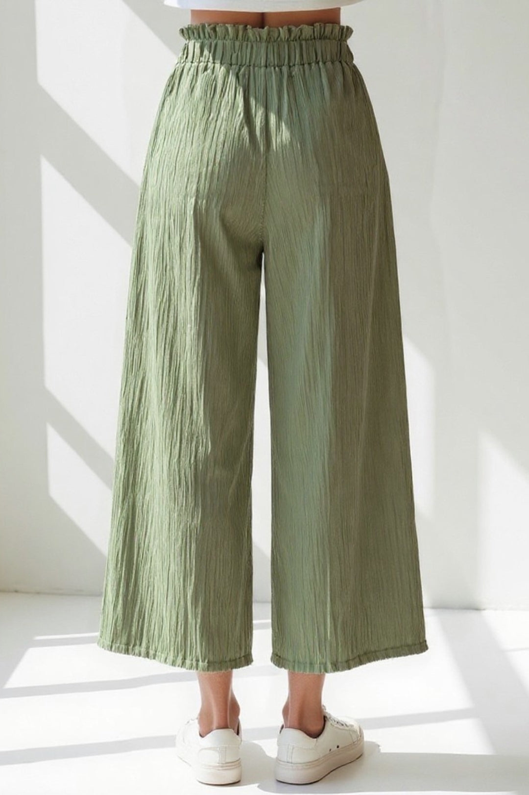 Veronica – Pantaloni Ampi in Tessuto Goffrato Vita Alta Donna