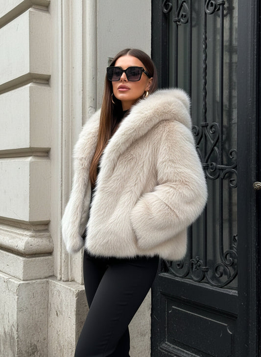 Olimpia – Giacca Beige Con Cappuccio E Chiusura Zip