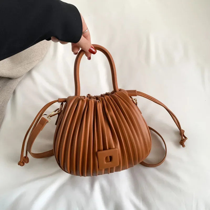 Domitilla – Elegante Borsa A Secchiello Per Uno Stile Sofisticato