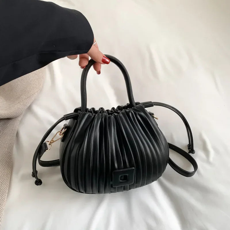 Domitilla – Elegante Borsa A Secchiello Per Uno Stile Sofisticato
