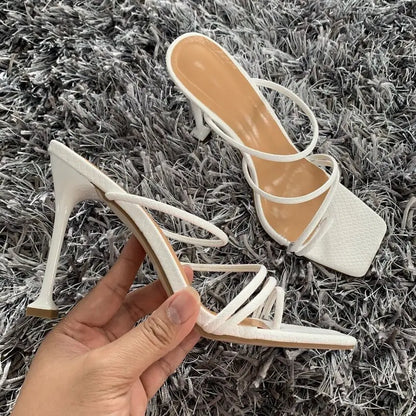 Melinia – Sandali Slipper con Tacco Sottile Alto Punta Quadrata in Ecopelle