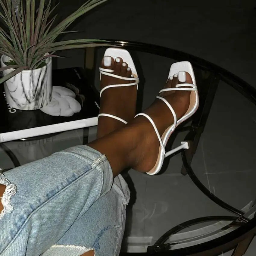 Melinia – Sandali Slipper con Tacco Sottile Alto Punta Quadrata in Ecopelle