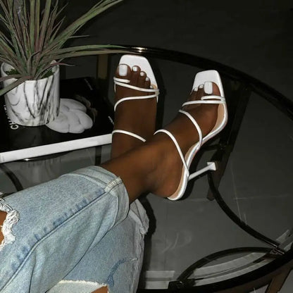 Melinia – Sandali Slipper con Tacco Sottile Alto Punta Quadrata in Ecopelle