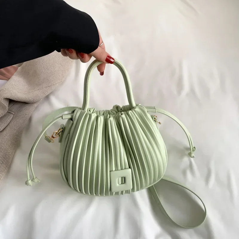 Domitilla – Elegante Borsa A Secchiello Per Uno Stile Sofisticato
