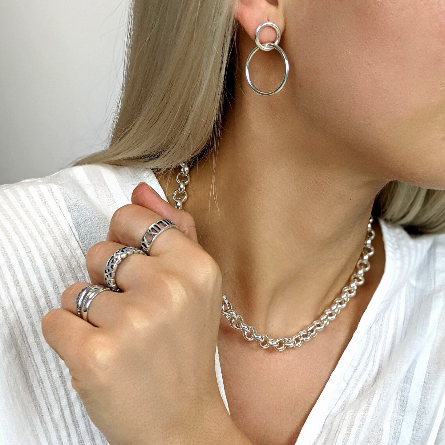 Fiorella – Orecchini Pendenti Cerchi Intrecciati Argento Sterling Doppio Hoop