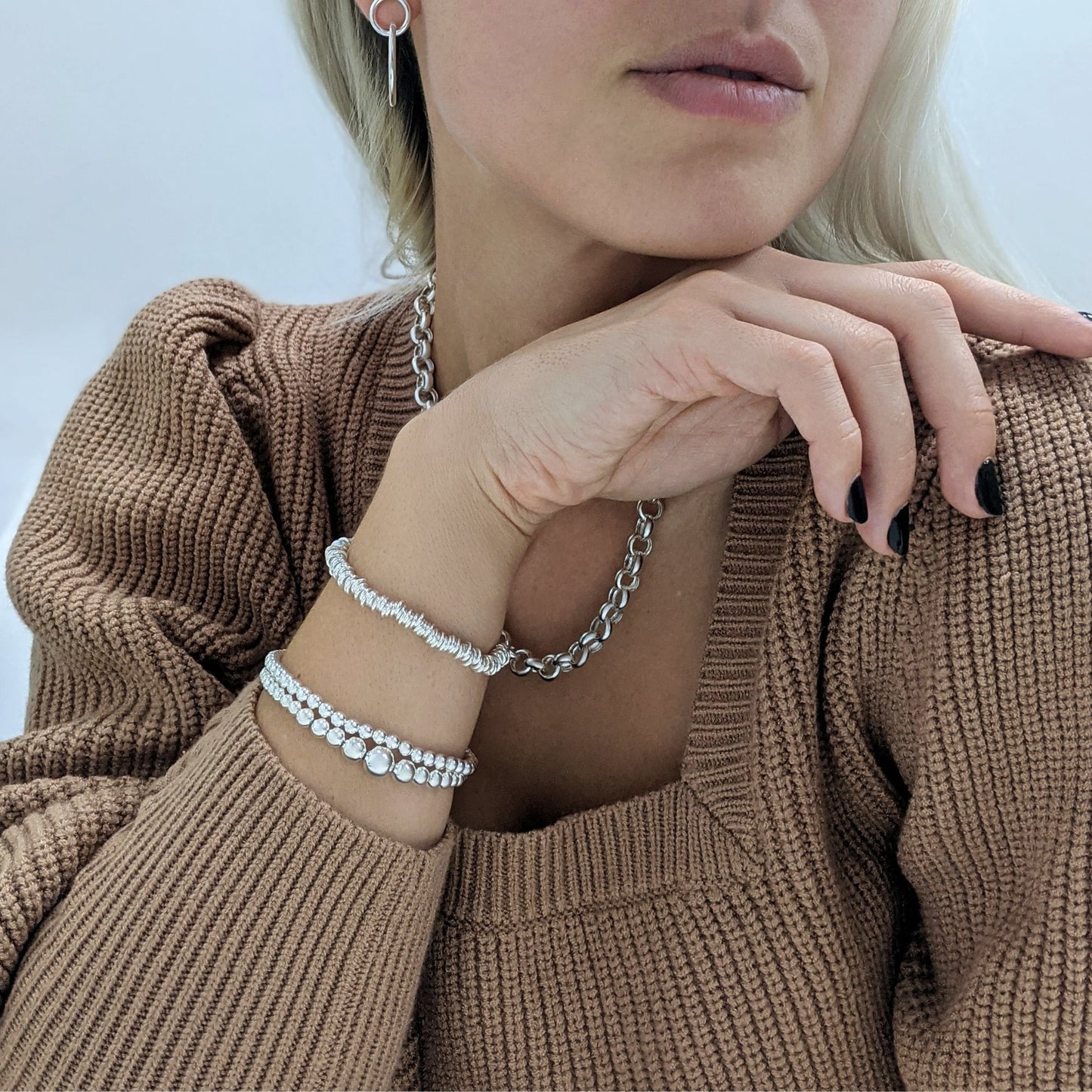 Fiorella – Orecchini Pendenti Cerchi Intrecciati Argento Sterling Doppio Hoop