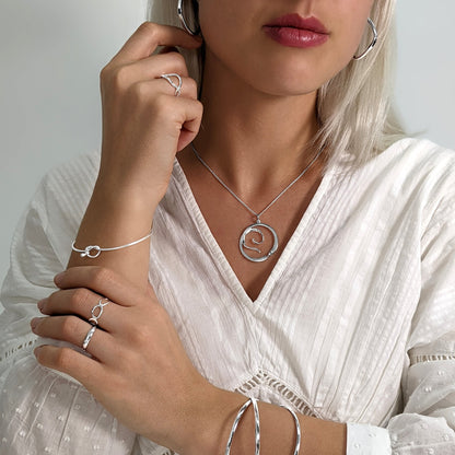 Agnese – Bracciale Sottile Argento Sterling Nodo d'Amore con Gancio