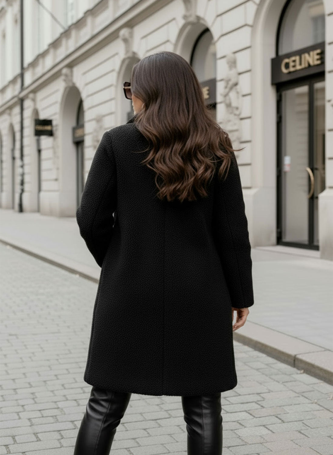 Olga – Cappotto Lungo Nero Con Tasche E Bottone