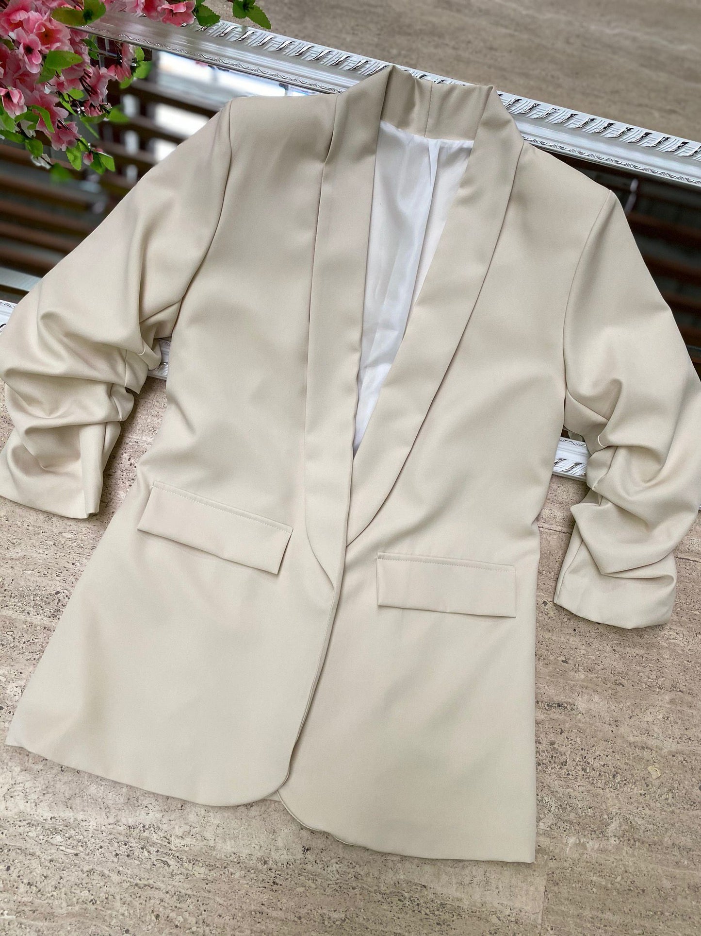 Janira - Blazer elegante da donna con maniche arrotolate