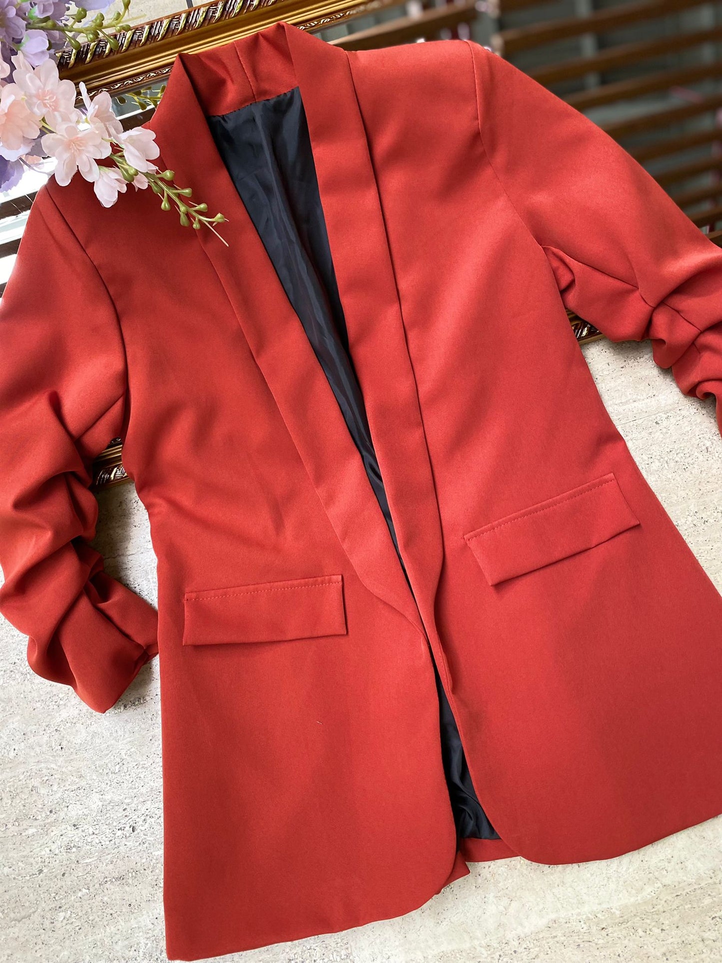 Janira - Blazer elegante da donna con maniche arrotolate