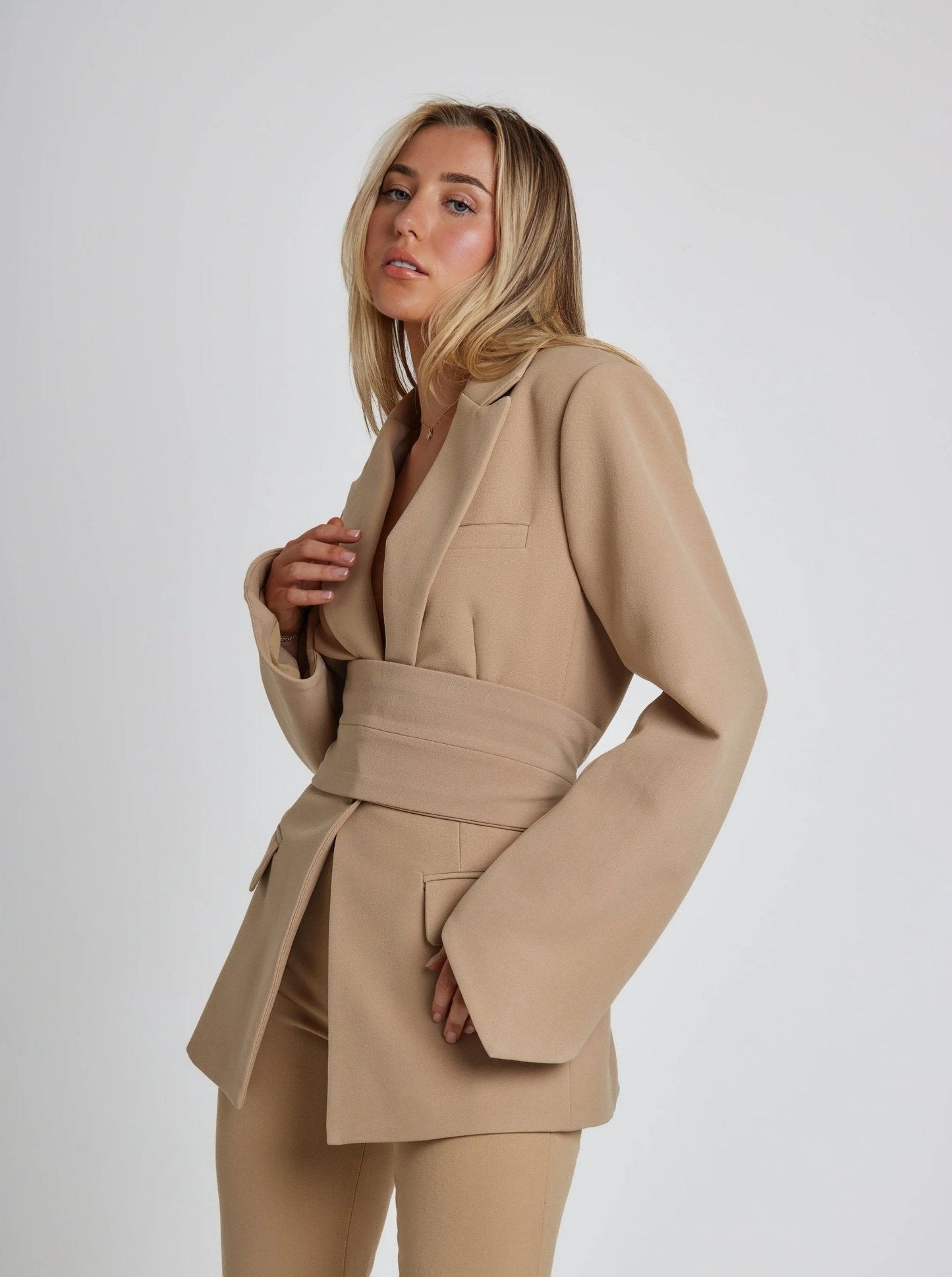 Vilhelmine – Blazer Sartoriale con Cintura