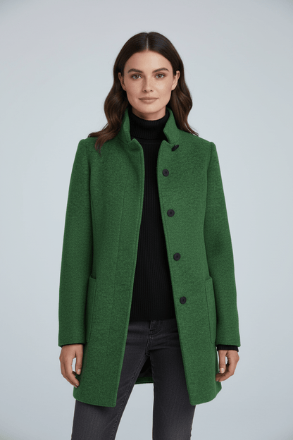 Silvia – Cappotto Strutturato Con Collo Alto E Abbottonatura Frontale