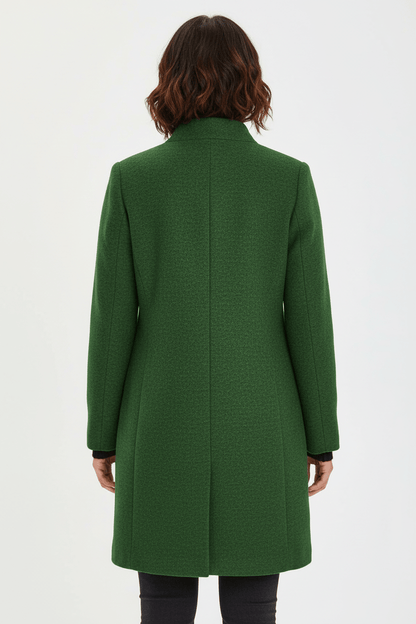 Silvia – Cappotto Strutturato Con Collo Alto E Abbottonatura Frontale