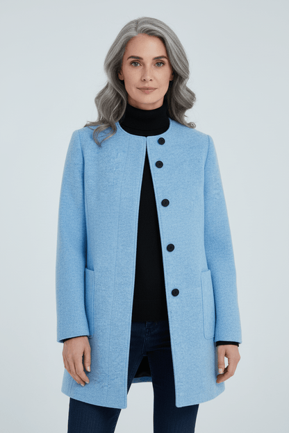 Silvia – Cappotto Strutturato Con Collo Alto E Abbottonatura Frontale