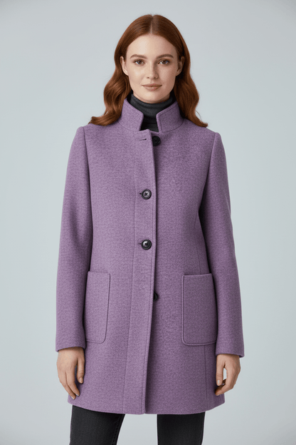 Silvia – Cappotto Strutturato Con Collo Alto E Abbottonatura Frontale