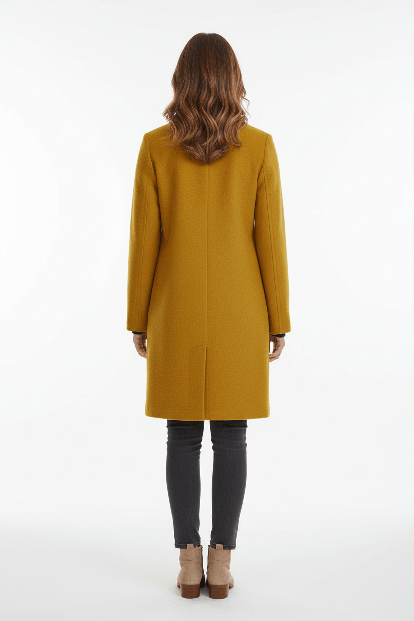 Silvia – Cappotto Strutturato Con Collo Alto E Abbottonatura Frontale