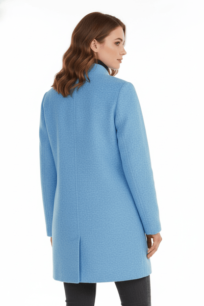 Silvia – Cappotto Strutturato Con Collo Alto E Abbottonatura Frontale