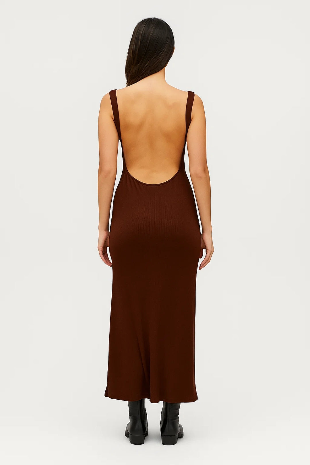 Liliana – Abito Lungo Con Scollo Profondo Sulla Schiena Elegante E Minimale