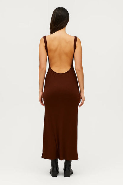 Liliana – Abito Lungo Con Scollo Profondo Sulla Schiena Elegante E Minimale