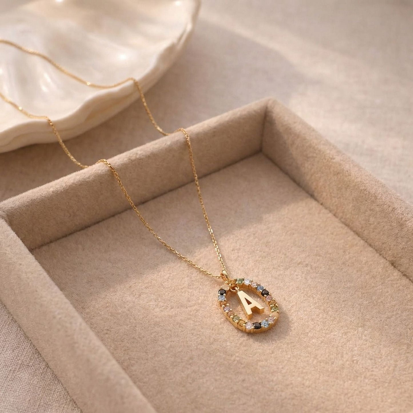 Patrizia – Collana Lettera Donna Argento Placcato Oro Zirconi Multicolori