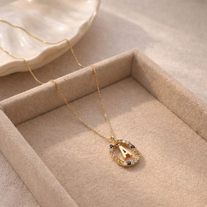 Patrizia – Collana Lettera Donna Argento Placcato Oro Zirconi Multicolori