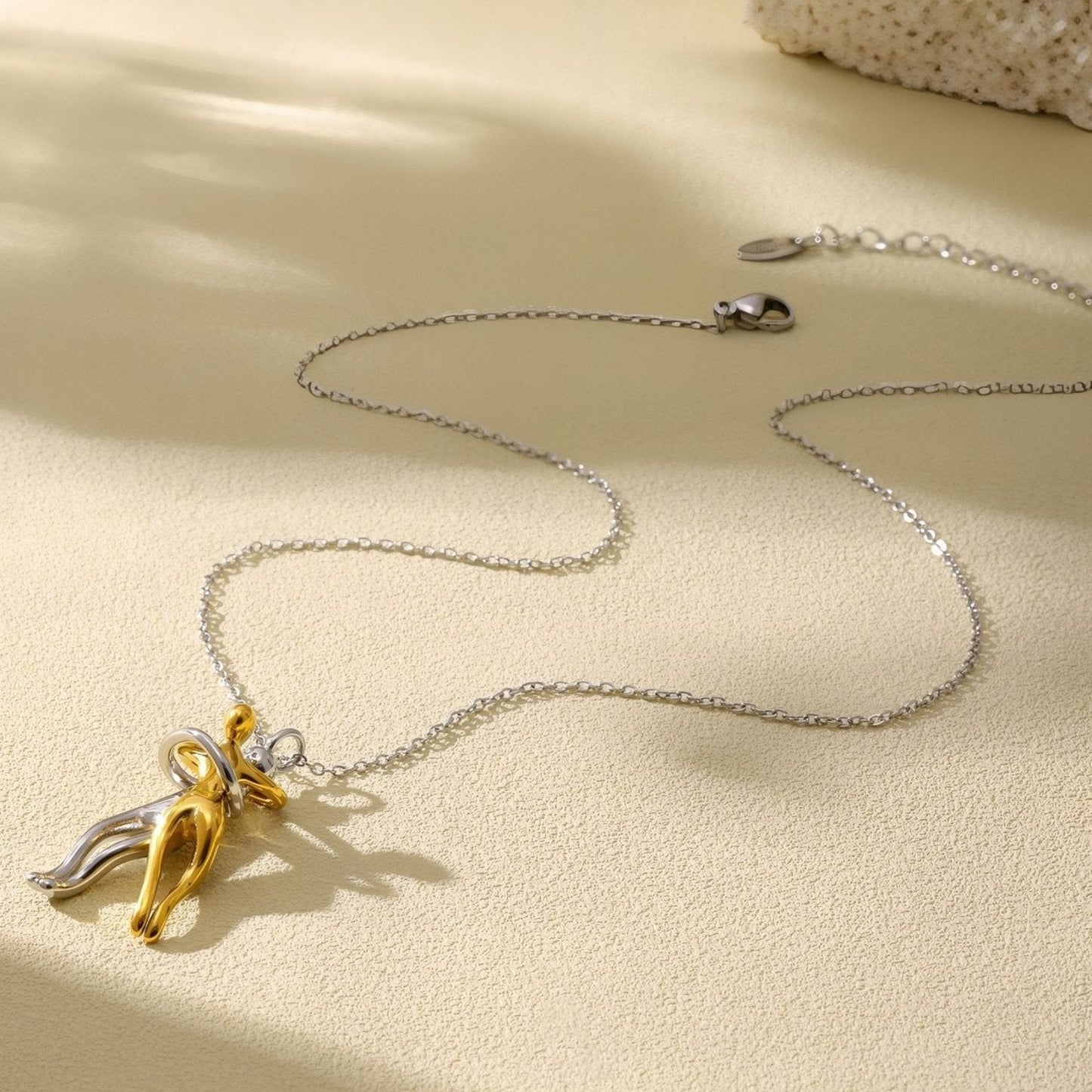 Alessa - Collana Coppia Abbracciata Bicolore Oro Argento Donna