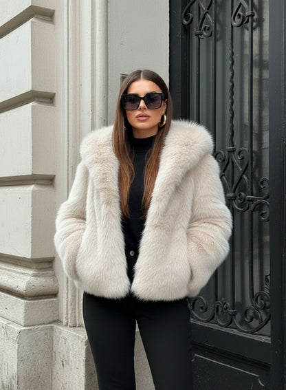 Olimpia – Giacca Beige Con Cappuccio E Chiusura Zip