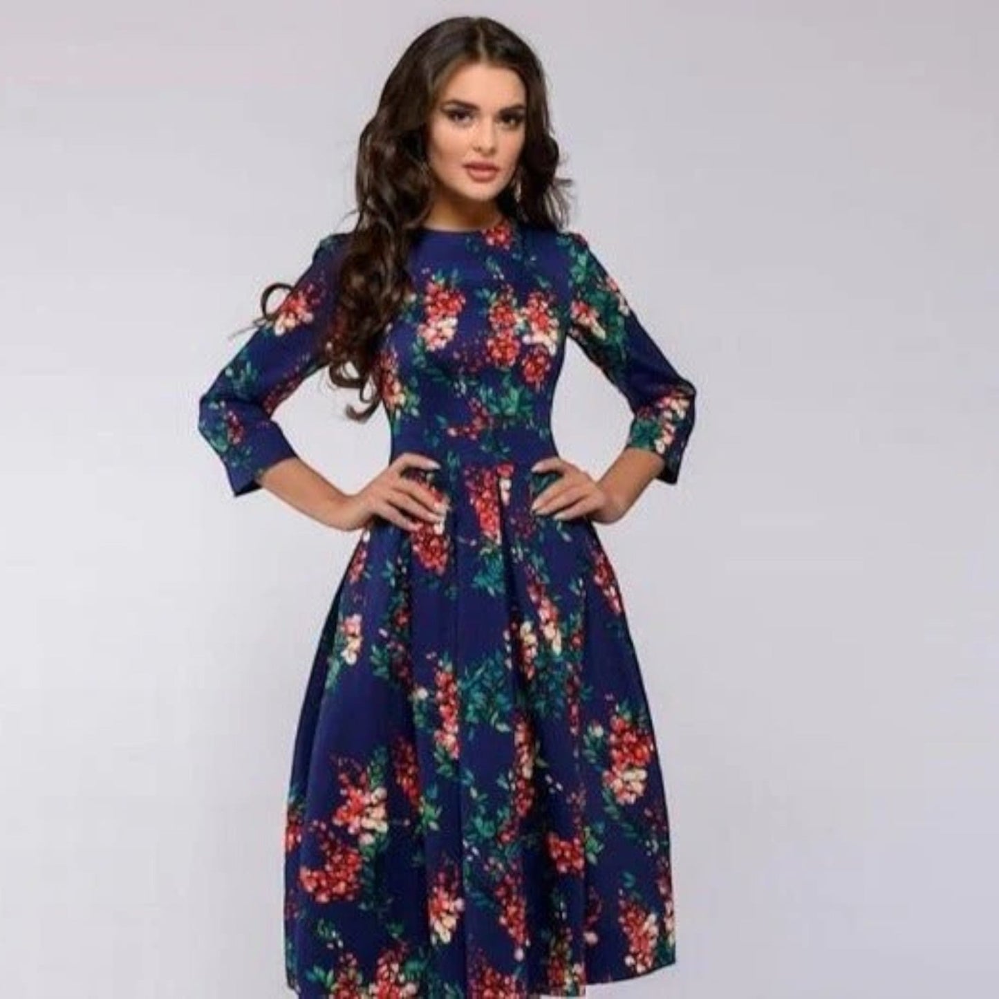 Pia – Abito Midi Con Scollo Rotondo E Fantasia Floreale Ricercata